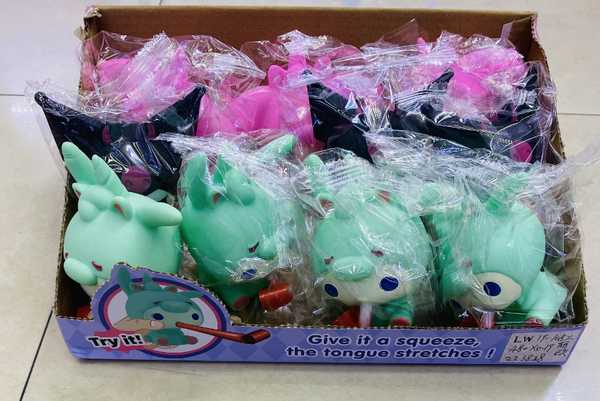 Figurina Engros din plastic melody care scoate limba